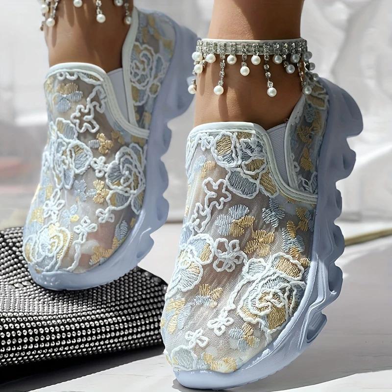 Módní dámské tenisky Outdoor Luxusní designové boty 2025 Nové Nazouvací Ležérní Pohodlné boty Žena Květinová výšivka Síťované tenisky Dámské