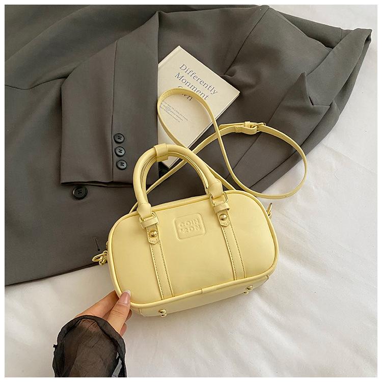 

Premium texture bowling bag women s 2025 summer new fashion versatile handbag commuter shoulder messenger bag жовтий
