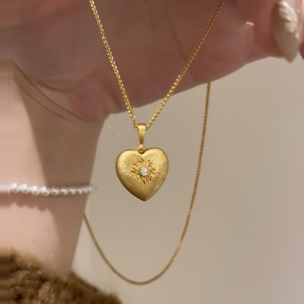 Buccellati Craft Weaving Carved Gold Brushed Silk Love Necklace With Diamonds Vintage Pendant Embossed Chopin Chain