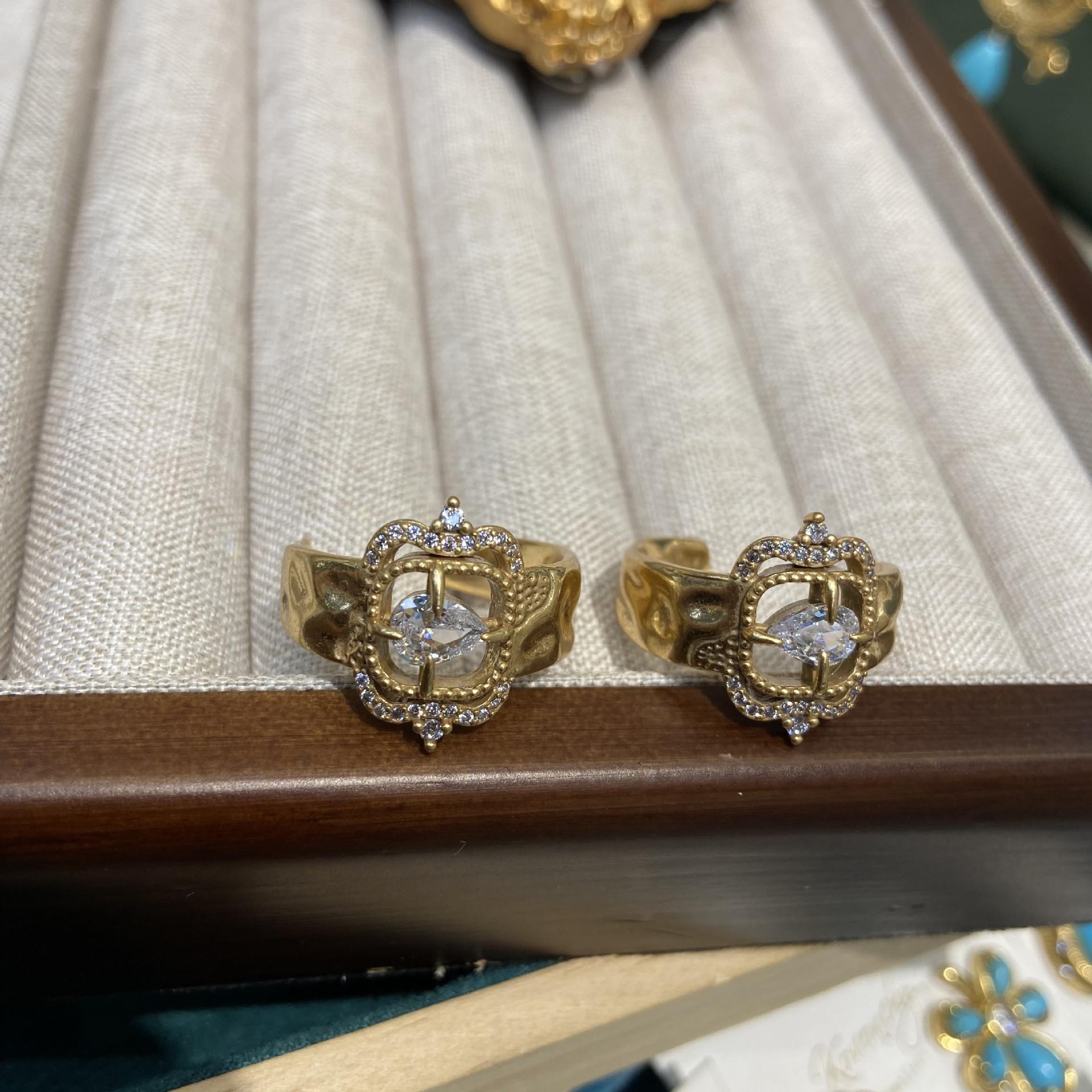 

Винтажные серьги-гвоздики из серебра 925 пробы с полыми иглами и цветоустойчивостью в форме буквы C с инкрустированным цирконием и каплями воды, серьги-гвоздики с дизайном Sense INS