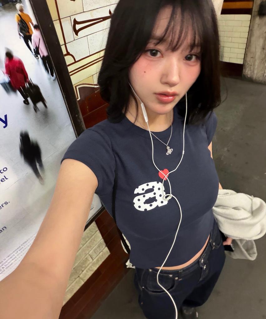 Eiieii Dot Small Letter Tee [Navy]