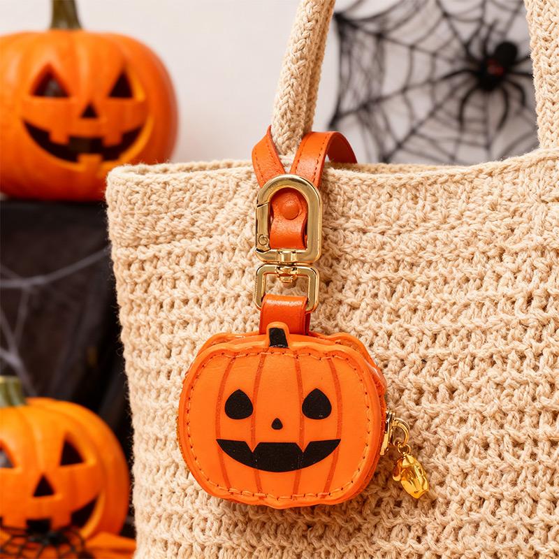 Halloween-themed Bag Charms New Pumpkin Keychains Fashion Spiderweb-shaped Coin Purses Exquisite Hardware Buckles Holiday Gifts