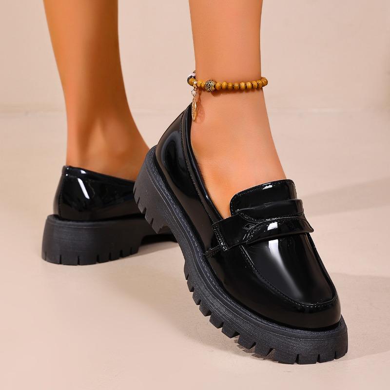 Women's Chain Decor Platform Loafers Fashion Black Patent Leather Dress Shoes Woman Comfortable Slip On Flat Shoes Plus Size 43
