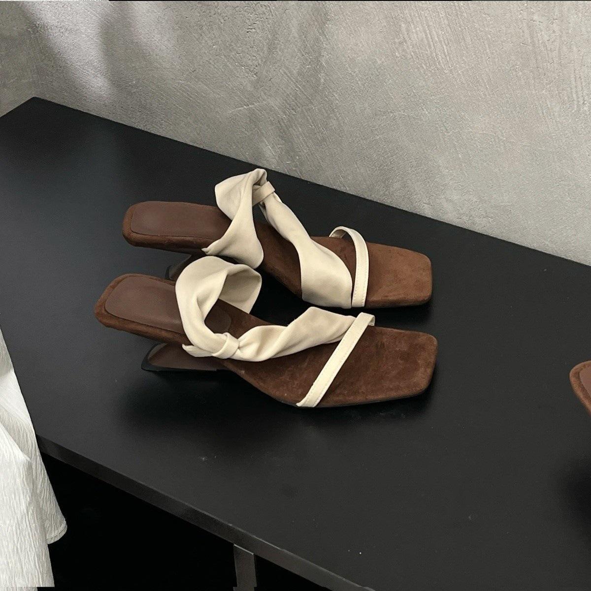 

Fashion versatile niche design sense retro wedge sandals square toe high heel cool slippers 40 абрикосовый