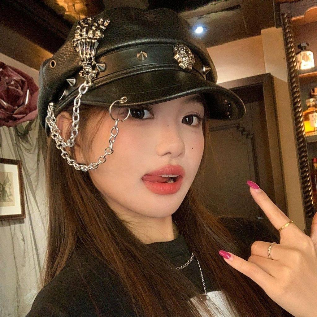 Dark Rivet Skull Chain Leather Abby Beret Female Punk Gothic Hats Spice Girl Painter Hat Versatile Winter Hat