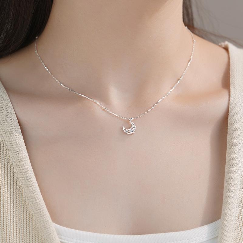 Neumond-Sternenhalskette mit einem süßen und mädchenhaften Temperament, mit einer einfachen und mehrlagigen Schlüsselbein-Kette