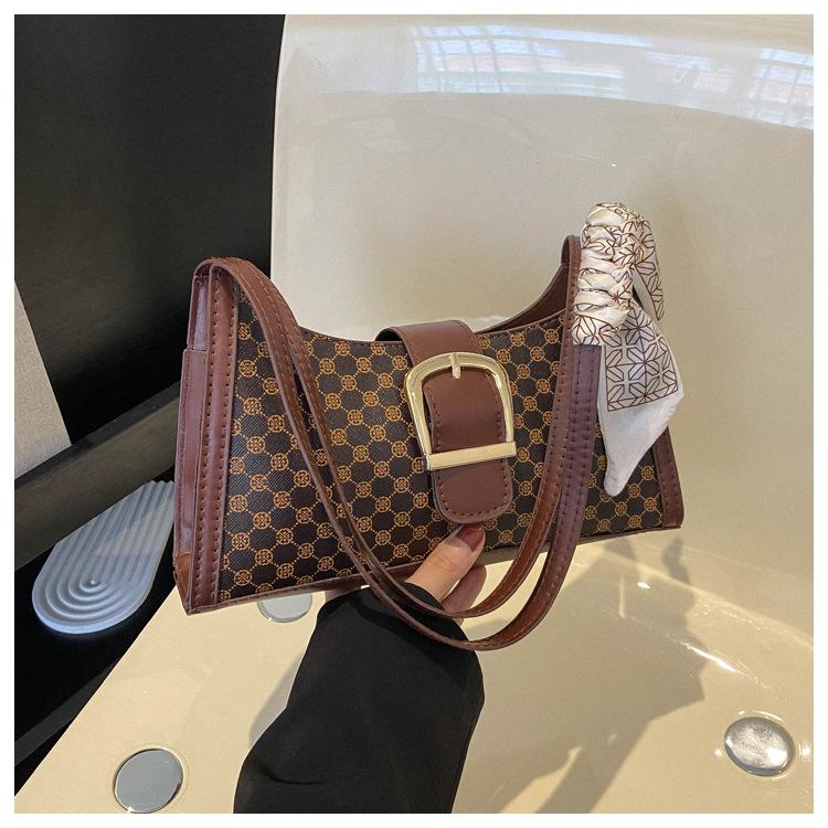 

Популярна сумка через плече 2024 новий тренд модний шовковий шарф простий універсальний ретро темперамент жіноча сумка-месенджер сумка-багет темно-коричневого кольору