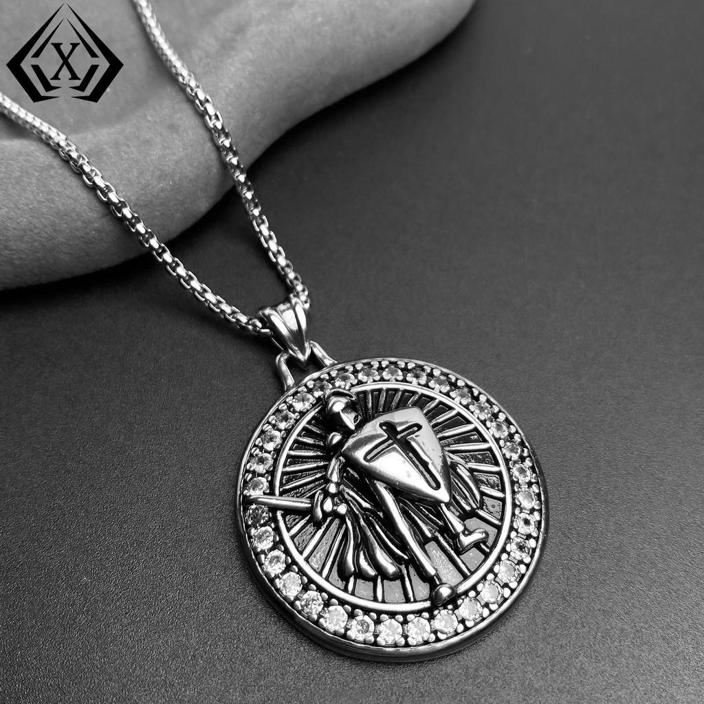 Xiweier Gothic Punk Hip Hop Round Pendant Necklace