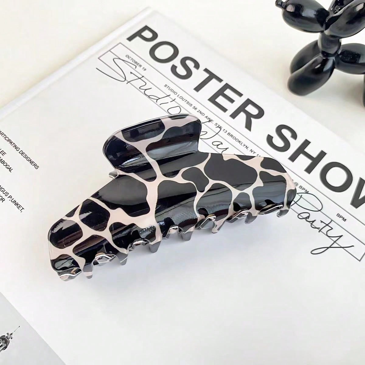 

1pc Color Zebra Pattern Hair Clip French Retro Large Shark Clip Fashionable and Versatile Back of Head Disc Hair Grab Clip