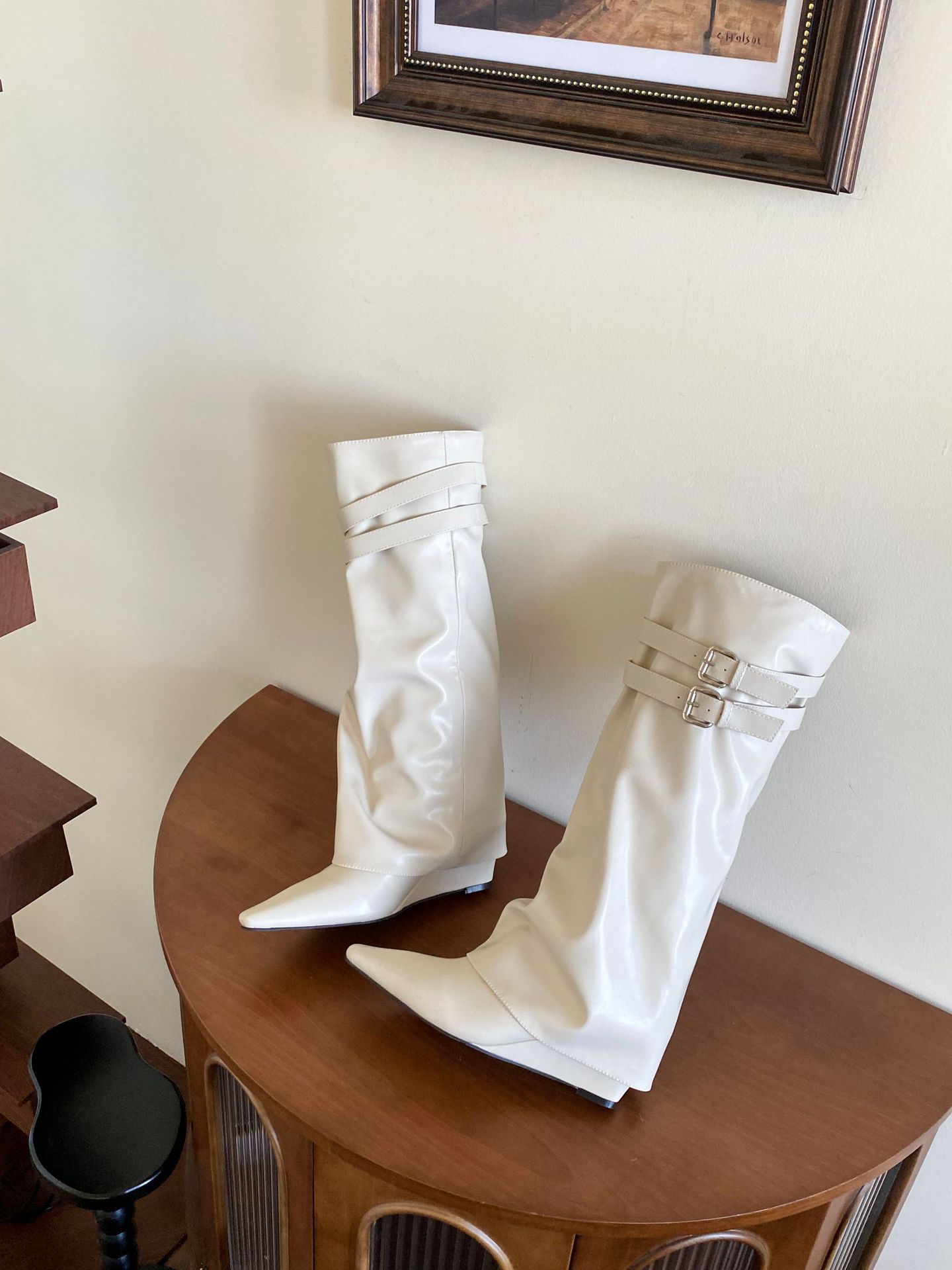 

Осень-зима 2025 новая мода ретро брюки-трубы сапоги нишевый дизайн тонкий каблук острый носок высокие сапоги 40 белый