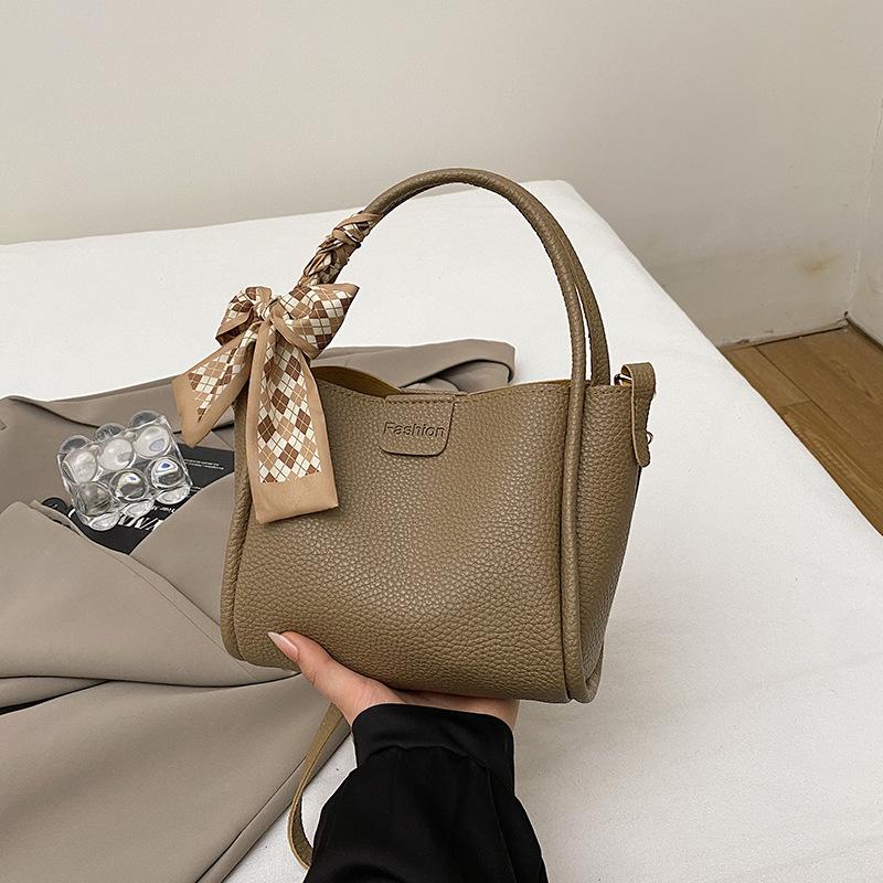 This New Fashionable and Popular Vegetable Basket Handbag Bag Women's Bucket Bag Commuter Shoulder Messenger Bag Spring