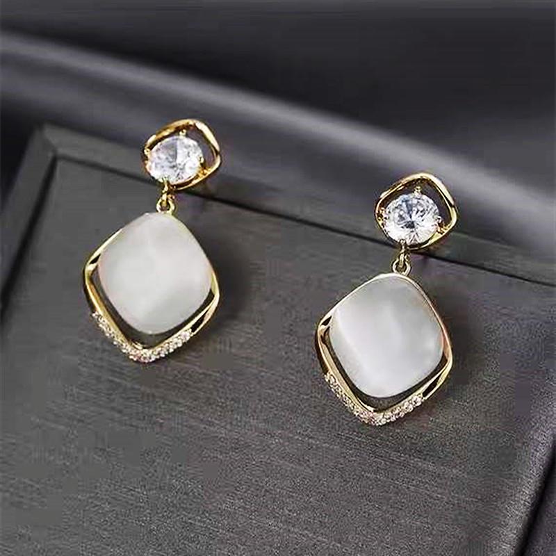 Korean Fashion Cat's Eye Diamond Studs: S925 Sterling Silver Earrings for Women