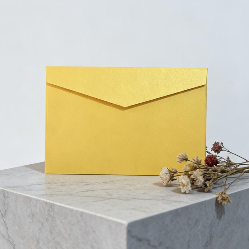 Thickened Pearlized Triangular Kraft Paper Envelope for Business Meetings
