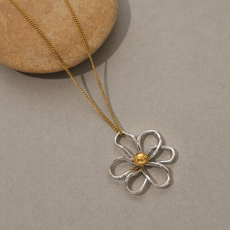 Stainless Steel Hollowed Out Daisy Necklaces for Women Ladies Minimalist Niche Design Pendant Necklaces Vacation Jewelry Gifts