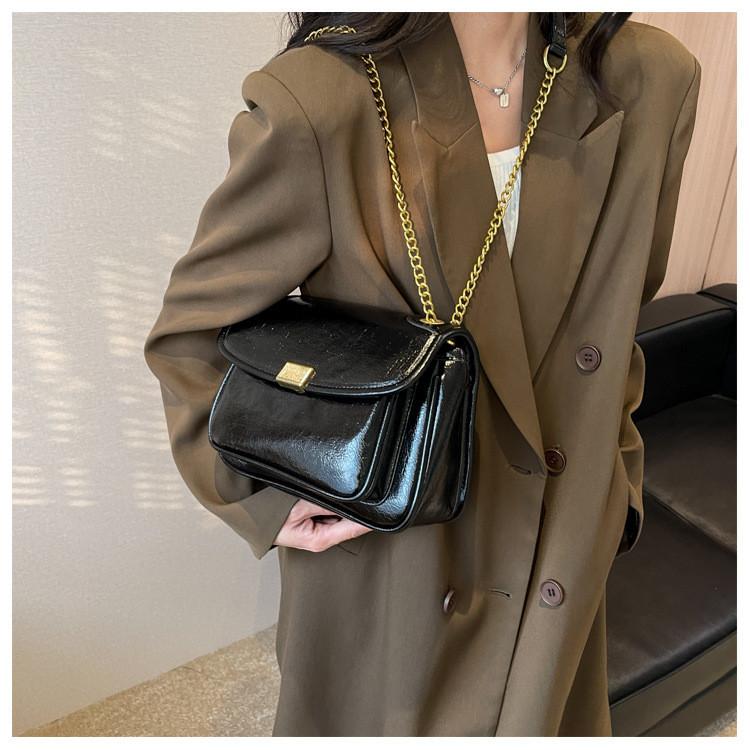IELGY Versatile Fashion Retro Chain One Shoulder Crossbody Small Square Bag