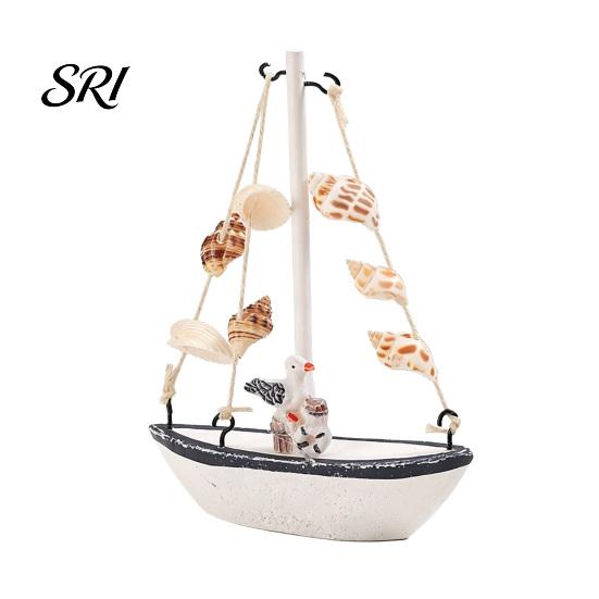 Segelboot Figur Mini Segelboot Modell Nautische Harz Dekoration mit Muschel Seestern Schreibtischzubehör Rustikal Vintage Strand Ozean Thema Schiff Ornament