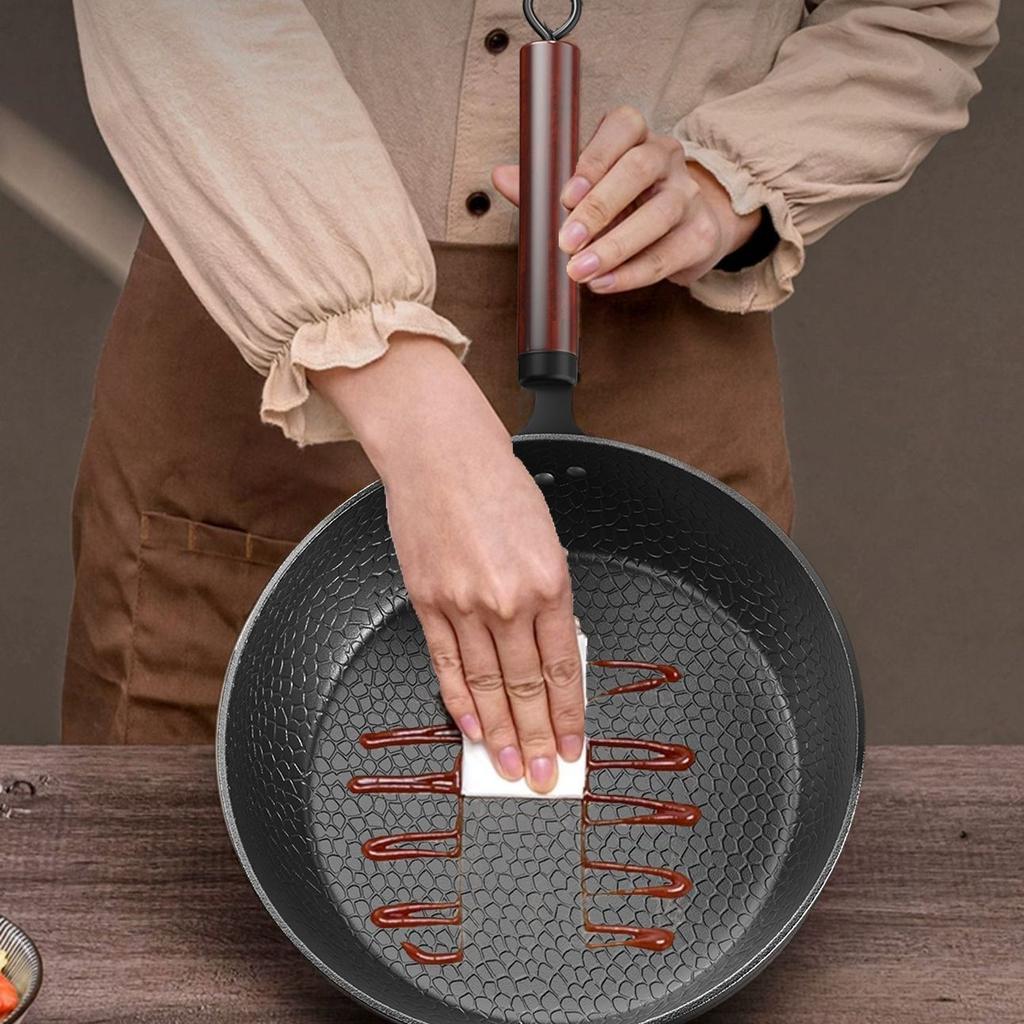 Żelazny garnek z płaskim dnem i wzorem młotkowanym, powłoka domowa, staromodny garnek nieprzywierający, kuta patelnia do smażenia stir-fry, patelnia do smażenia stir-fry, kuchenka indukcyjna, kuchenka gazowa