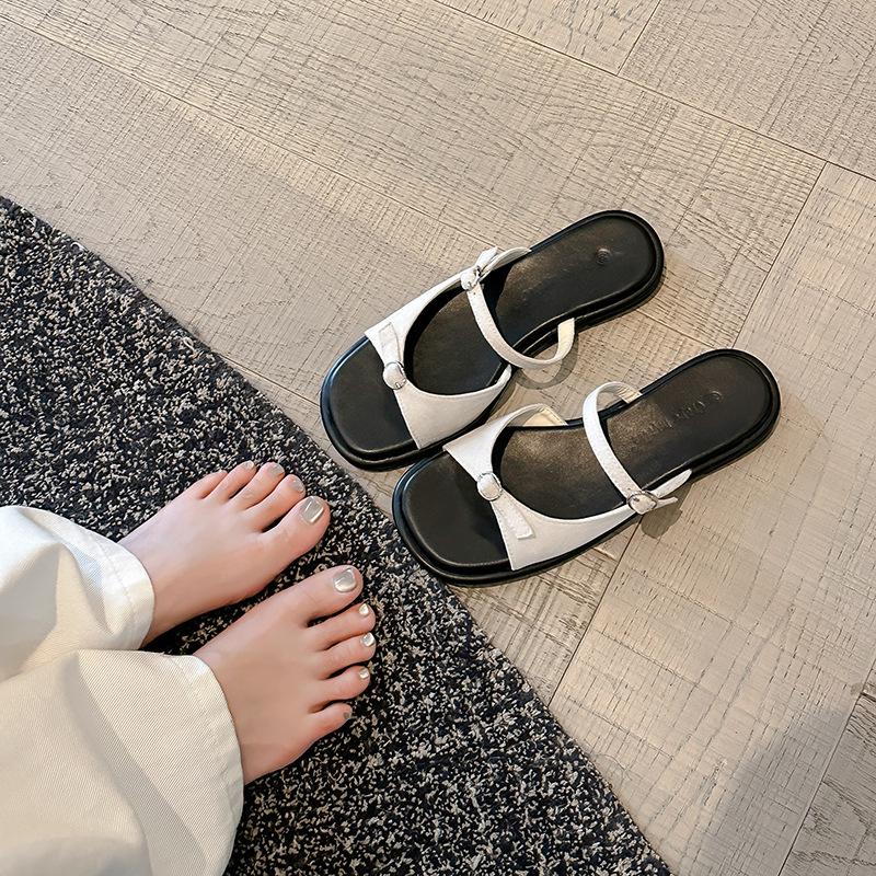 

The same summer new round head one-word buckle design leisure vacation wind beach slippers women wear summer 40