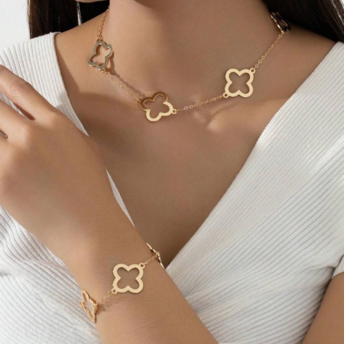 Elegant 18K Gold-Plated Hollow Four-Leaf Clover Stainless Steel Jewelry Set