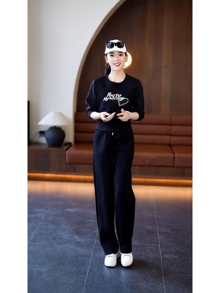 Women's Autumn 2025 Stylish Casual Sportswear Set: Age-Reducing Hoodie & Slimming Wide-Leg Pants.
