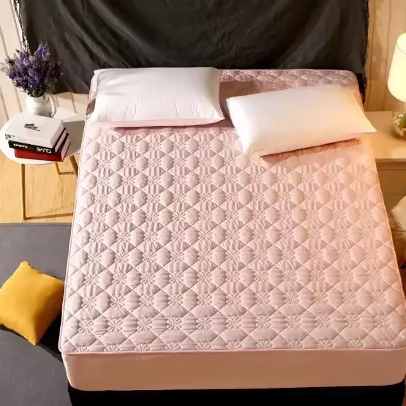 Breathable and Anti-Bacterial Mattress Topper with Air-Permeable Bed Pad for a Comfortable Night's Sleep
