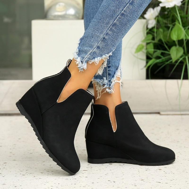 Fashion Women Ankle Boots New Track Designer Pointed Western Boots Women Trend Fashion Platform Wedge Shoes for Women Zapatos De Mujer