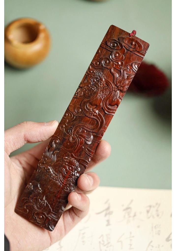 Rosenholz Glücksbringer Löwenball Lesezeichen – Elegantes chinesisches Stilgeschenk