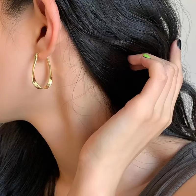 Gold Geometric Minimalist Ear Cuffs: High-End Versatile Fashion Earrings for Women