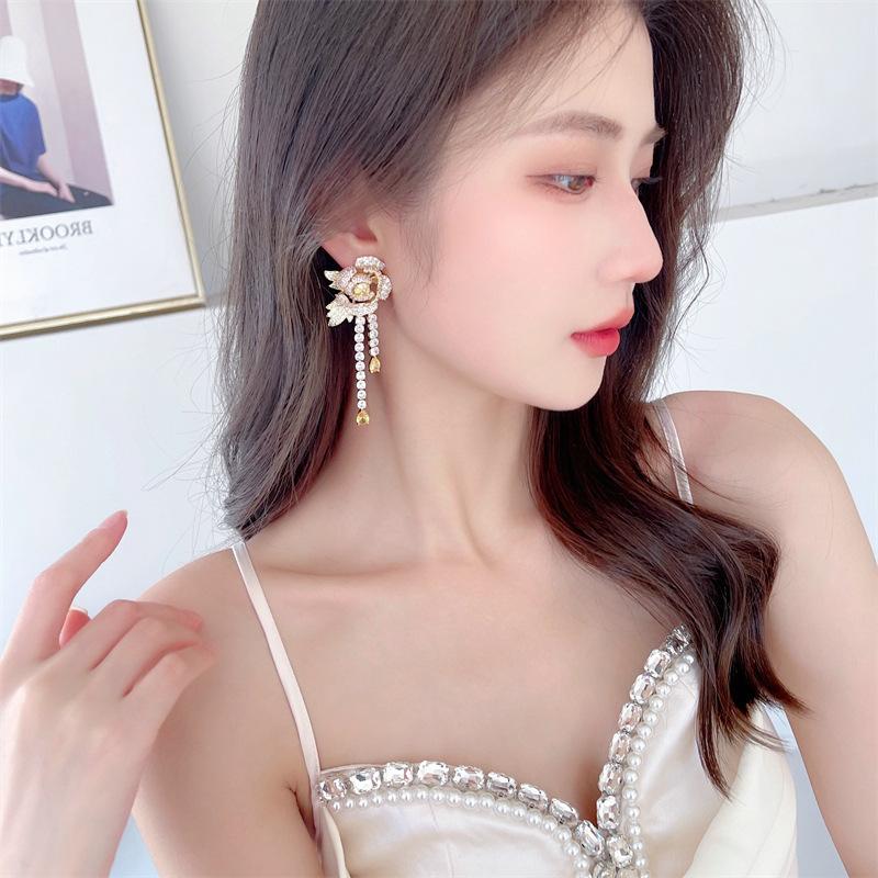 Damen Leichter Luxus Design Elegante Eingelegte Zirkon Rose Quasten Ohrringe Modische Und Vielseitige Nischendesign Ohrringe