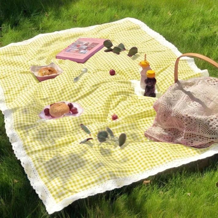 Yellow picnic mat outdoor tablecloth camping floor mat moisture-proof fabric mat anti-thickened picnic floor mat household picnic cloth 30*60cm [small cover cloth]