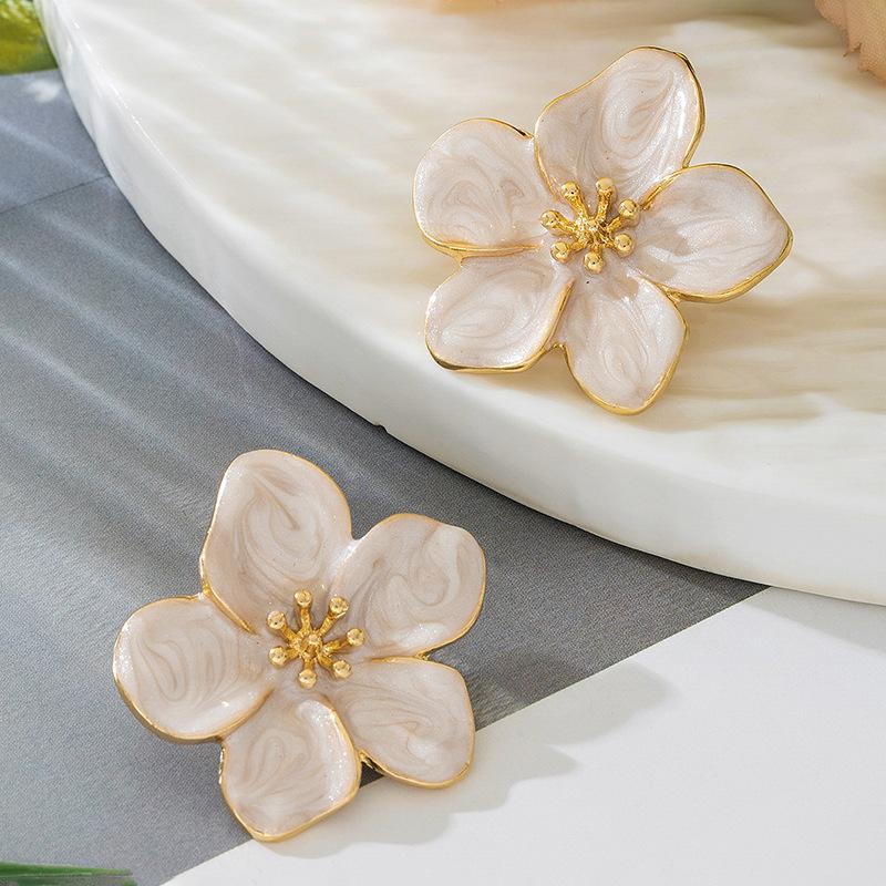 Fashion Dripping Oil Flower Stud Earrings Women'S Atmosphere High Sense Simple Temperament Earrings Earrings