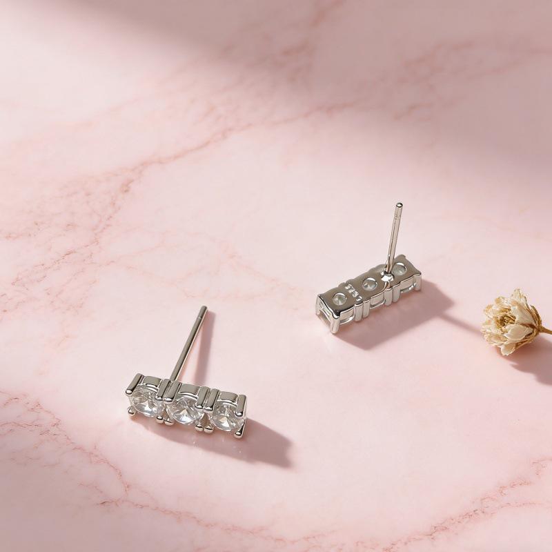 Stylish S925 Sterling Silver Princess Cut Three Diamond Stud Earrings 925 Silver белого золота