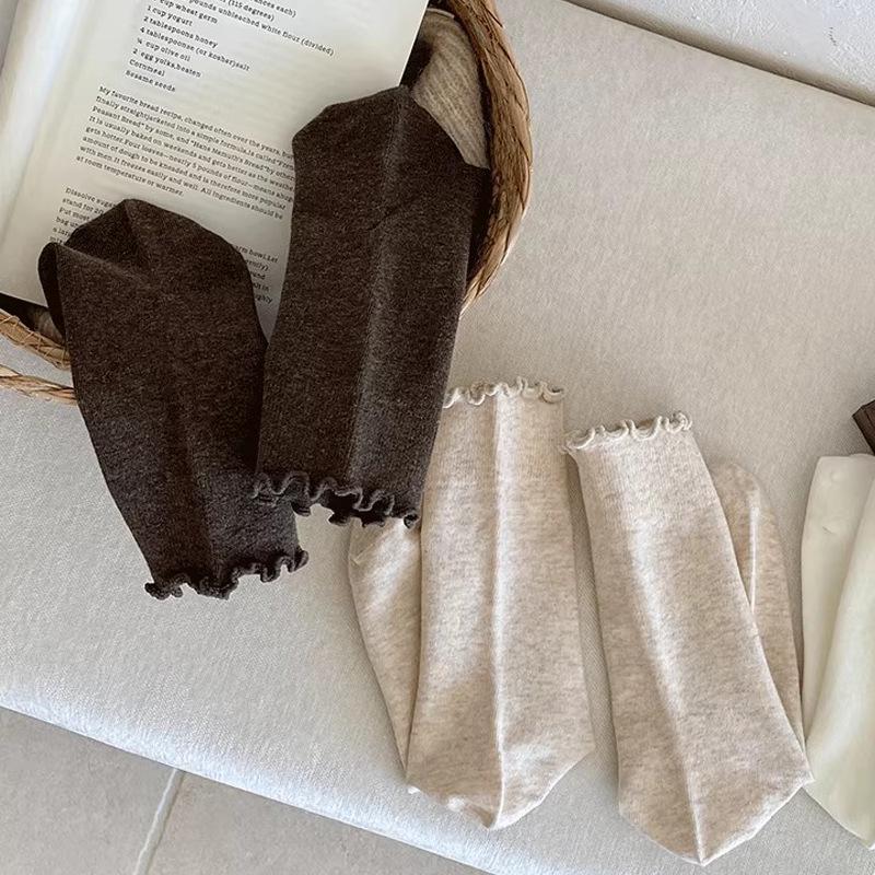 Women's Pure Cotton Ruffle Mid-Calf Socks, Soft Coffee Color, Breathable and Comfortable.