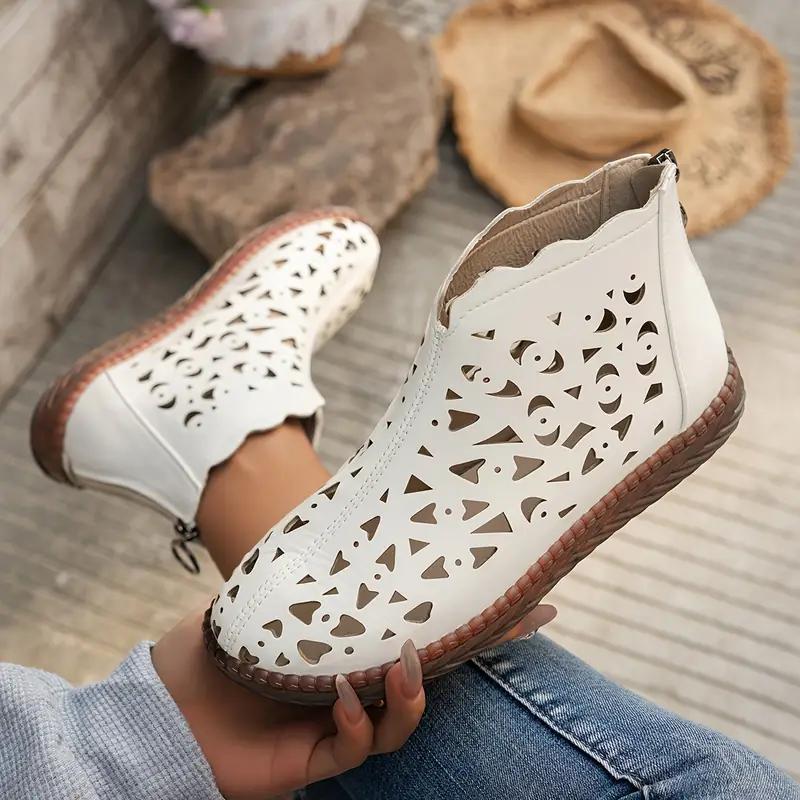 Botas da Moda Nova Leve Botas Curtas Femininas Respiráveis de Estilo Britânico Confortáveis com Zíper Traseiro Vazado PU Bota Feminina