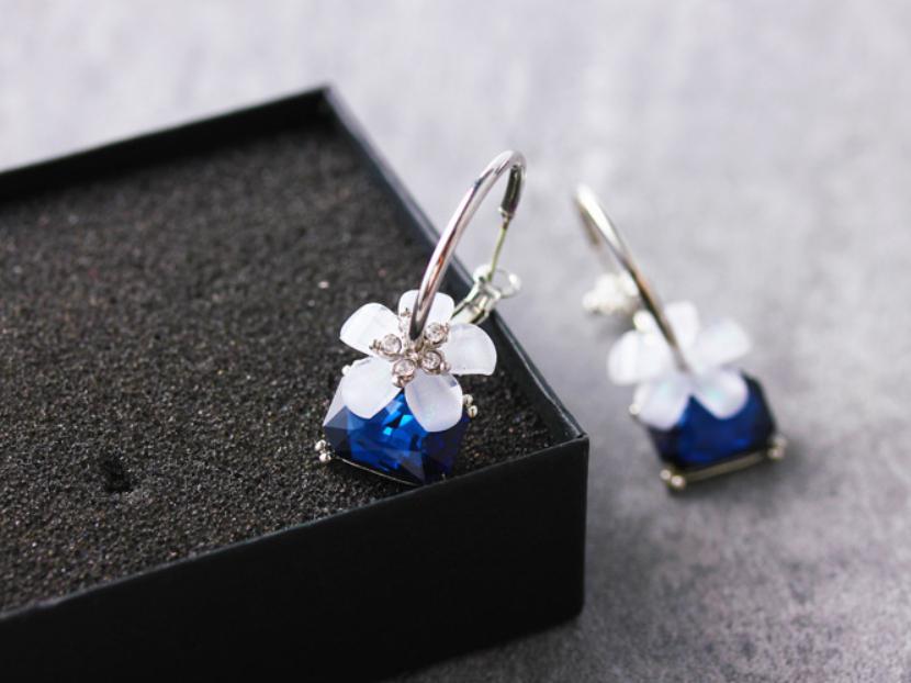 Japanese And Korean Personality Peas Transparent White Women Crystal Earrings Jewelry Lover Tears Brincos
