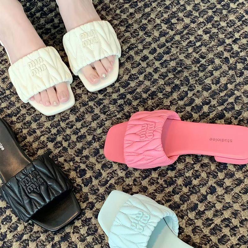 One-word slippers women's outer wear summer 2025 new French casual square head flat bottom cool slippers low heel thick heel ins