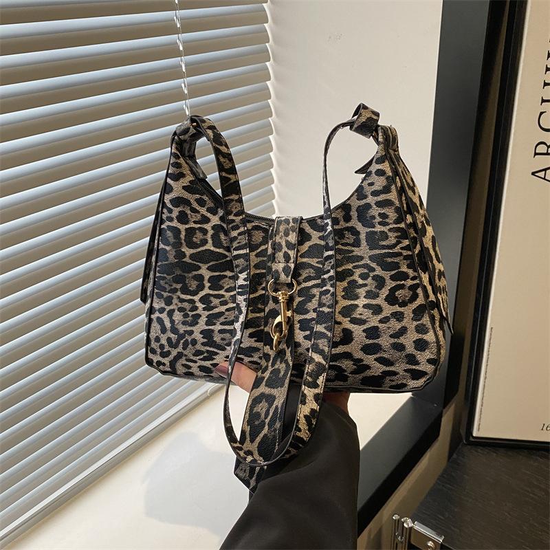 Korean Version of Fashionable Versatile Casual Shoulder Bag Women's 2025 Autumn New Temperament Texture Leopard Print Armpit Bag