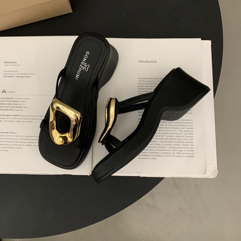 Fashion Women's Summer Fashion Open-Toe Platform Slippers Casual Metal Decoration Thick Bottom Slides for Ladies