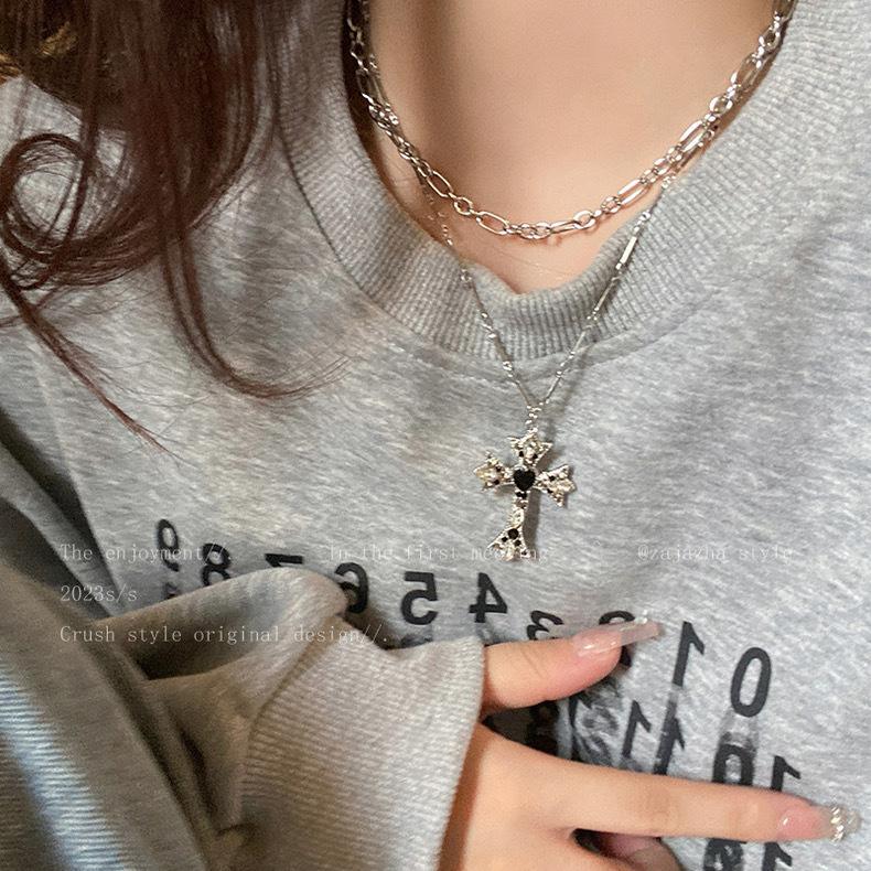 Doppelkreuz Anhänger Halskette Damen Neue Mode Persönlichkeit Vielseitige Accessoires Leichter Luxus Nische Schlüsselbein Kette