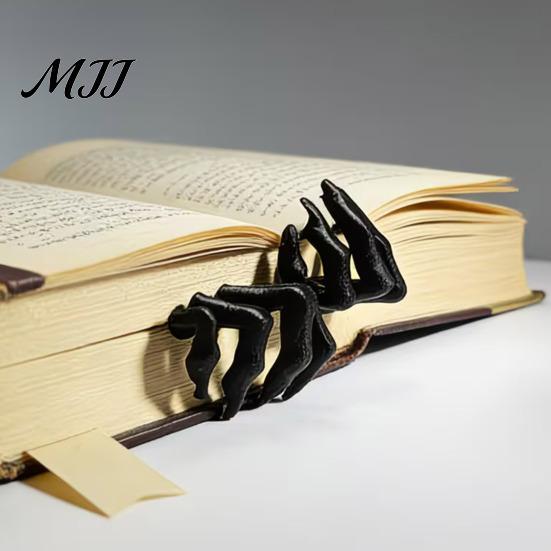 Personalized Bookmarks Gothic Creepy Demon Claw Bookmark, 3D Printed Scary Spooky Reading Marker Hand Bookmark for Book Lovers, Halloween Bookshelf