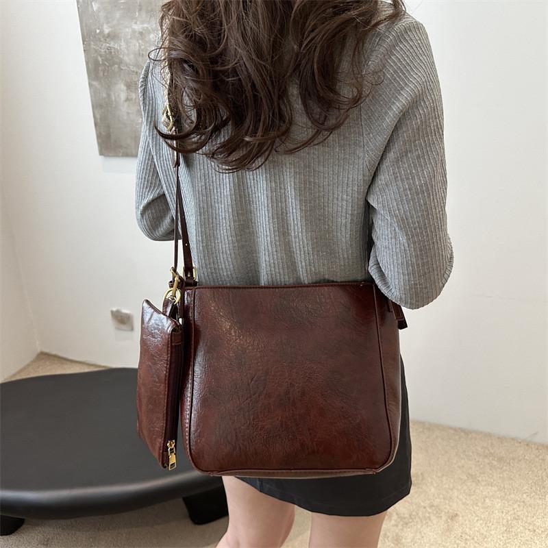 Urban Minimalist Pu Bucket Bag With Zipper Closure For Daily Use
