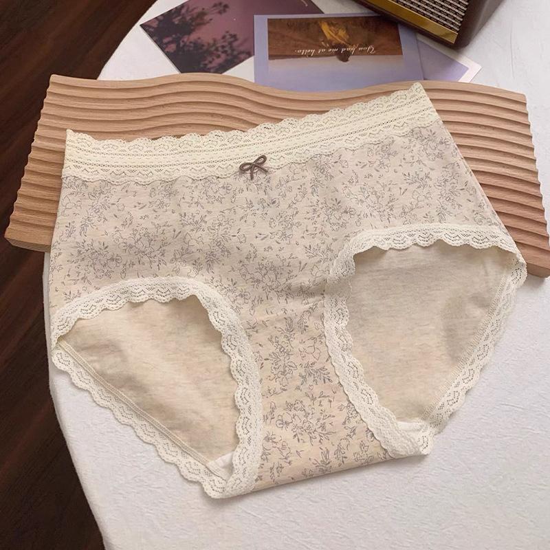 Plus Size Women's Lace Cotton Breathable Antibacterial Extended Crotch Non Mark Hip Briefs