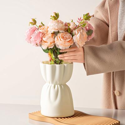 Small Plastic Flower Vases Decorative Unbreakable Bouquet Shape Vases for Dried And Artificial Flowers for Dining Wedding