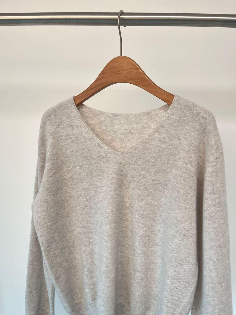 Seamless V-neck Wool Knit Pullover: Women's Autumn/Winter Solid Color Base Layer Top