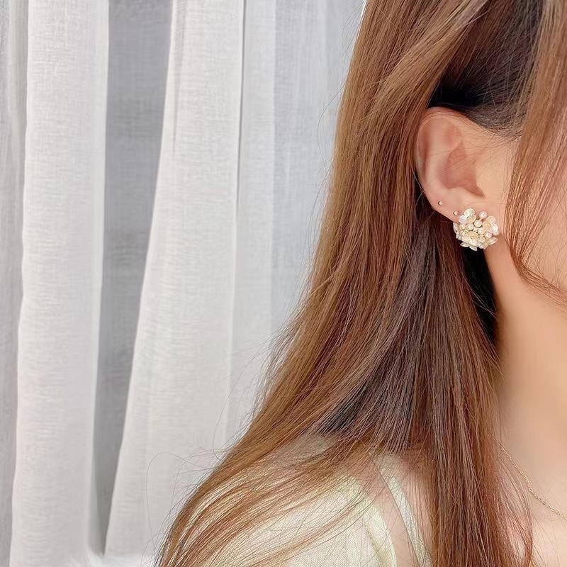 Korean Romantic Hydrangea Pearl Zircon Clip on Earrings for Woman Non Pierced Fashion Ear Clips Party Girl's Lady Jewelry Gift