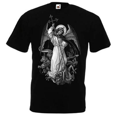 Camiseta católica de San Miguel Arcángel que destruye al diablo