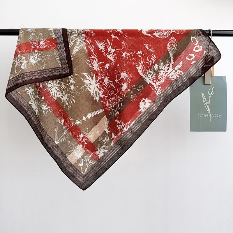 New Chinese retro silk wool small square scarf autumn high-end sense outer shawl women s high-end silk scarf versatile scarf women 68*68cm