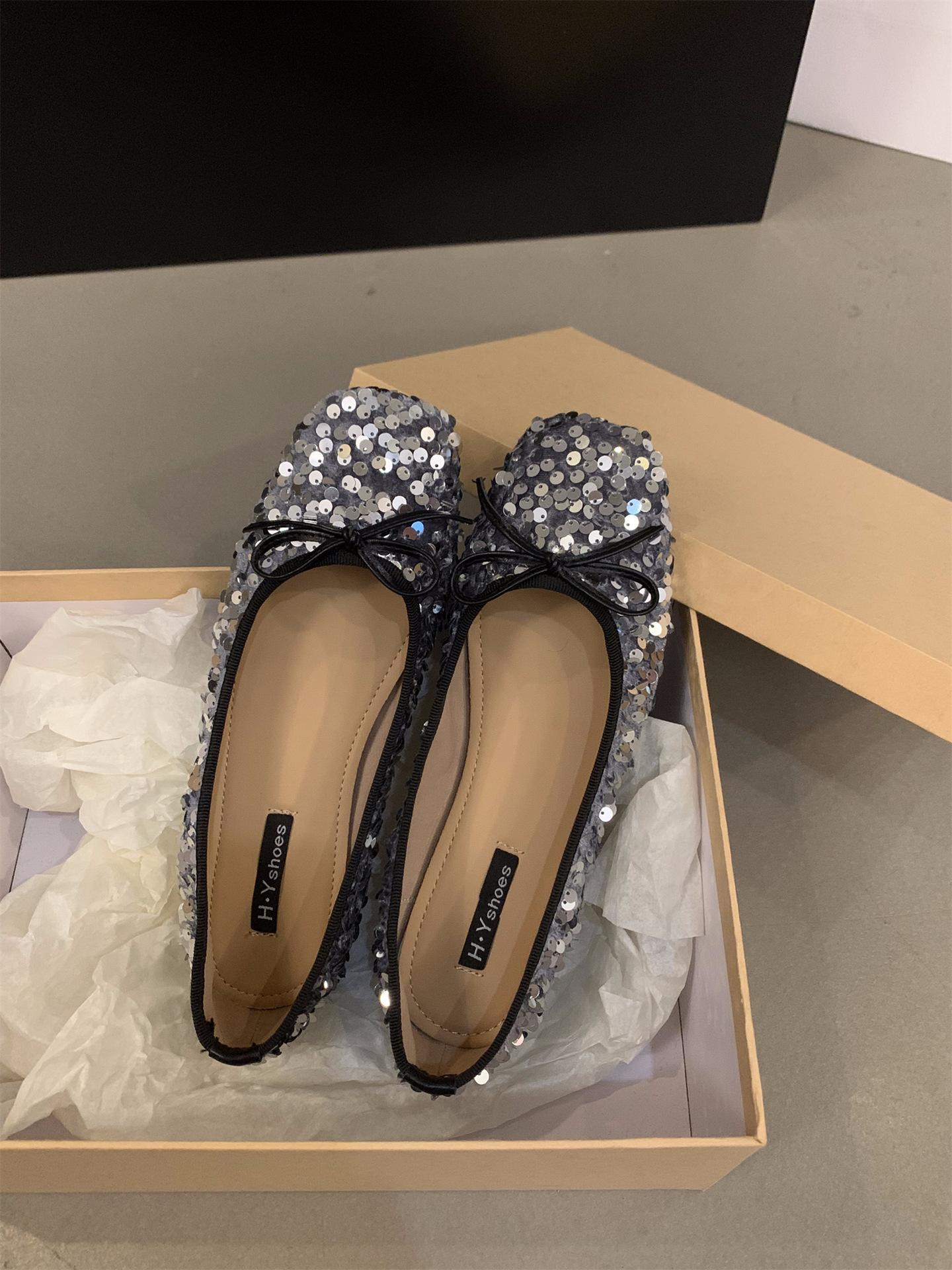 

Flat-bottomed temperament silver sequined single shoes fairy shoes 2024 new spring, autumn and winter French black gentle evening shoes 40 срібний