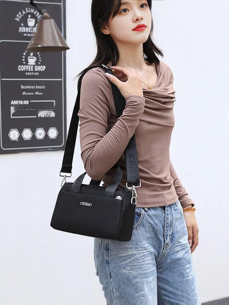 2026 Women's Lightweight Nylon Crossbody Bag: Large Capacity, Fashionable, Versatile, and Perfect for Casual or Commuting Use.