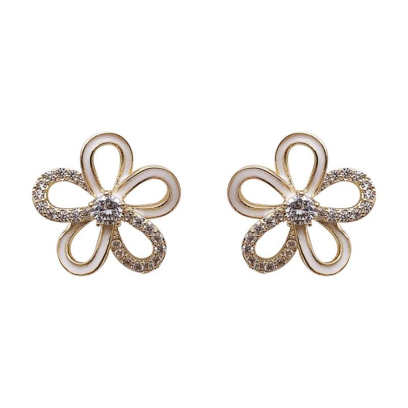 Hollow 3D Small Flower Earrings Women's Light Luxury High-end Temperament Super Fairy Back-to-school Ambience Fashion Versatile Daily Jewelry